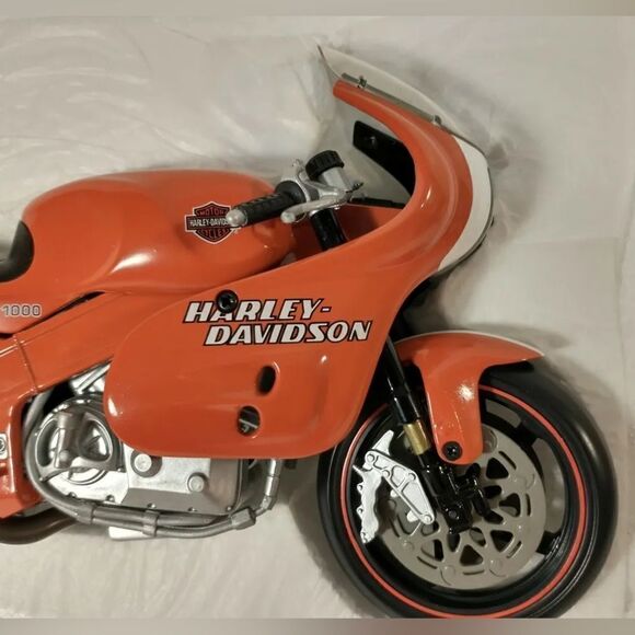 Harley Davidson Superbike VR 1000 1:9 Scale Metal Replica HD 98209-95V  NIB - Picture 3 of 11